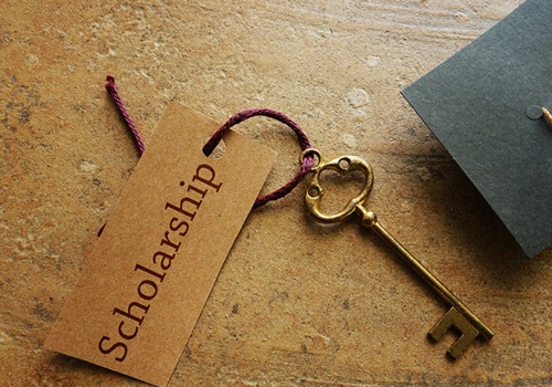 The Difference Between Academic Scholarships and Financial Aid: A Comprehensive Guide
